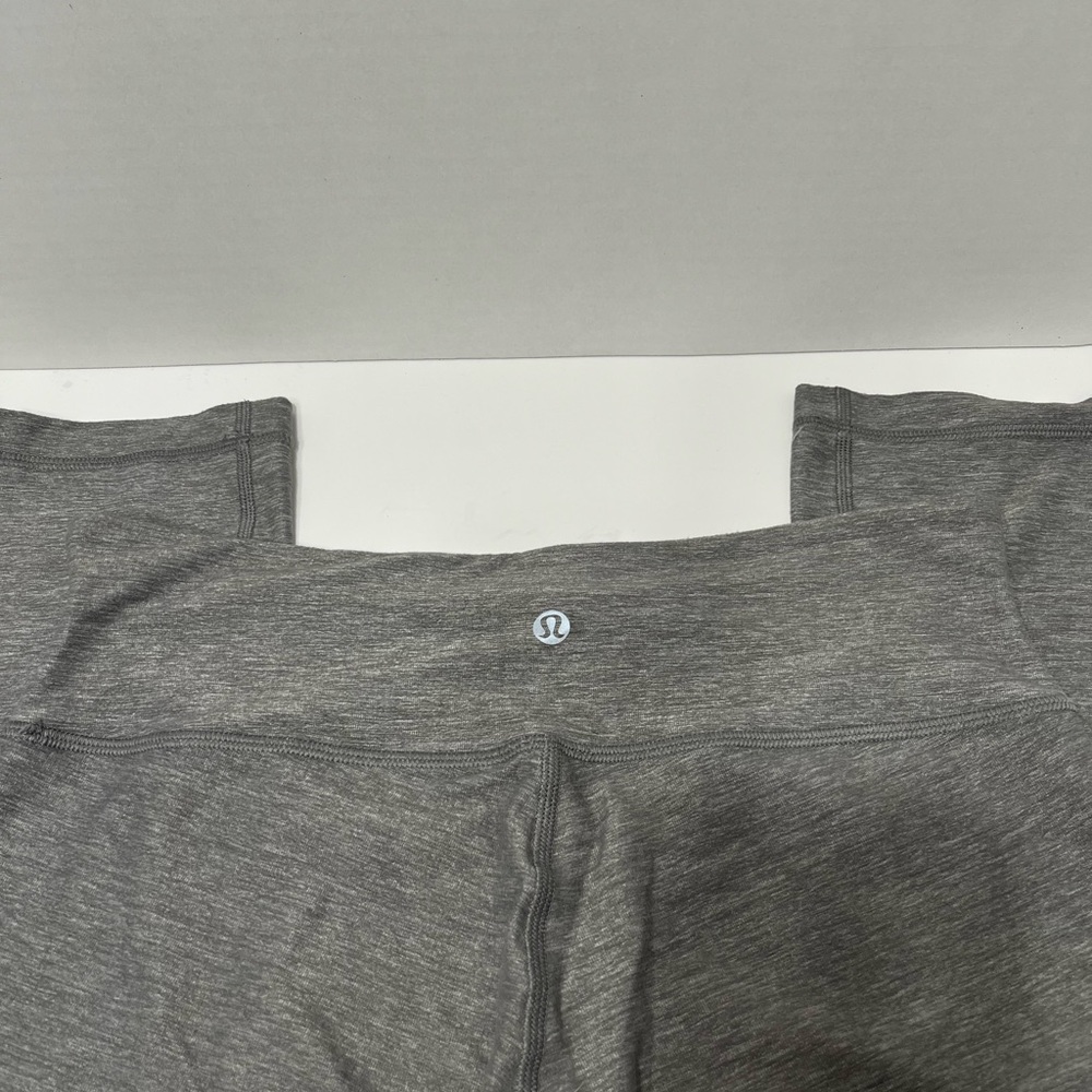 Lululemon Grey Size 6 Women’s Short Leggings, waist 28”, inseam 23”, length - Picture 5 of 14